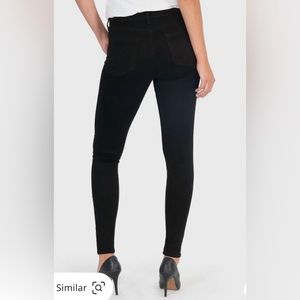 NWT’s Kut From The Kloth High Rise Mia Skinny Jean size 6 BLACK